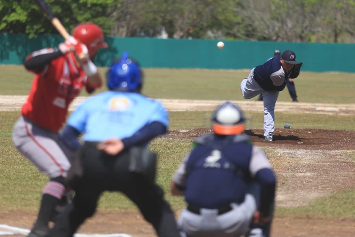 Laura Beristain impulsa el deporte a través del beisbol