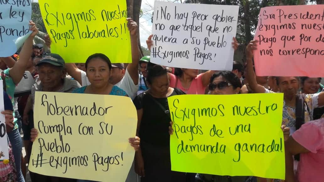Protestan ex trabajadores de Morelos en inauguración de Expomor