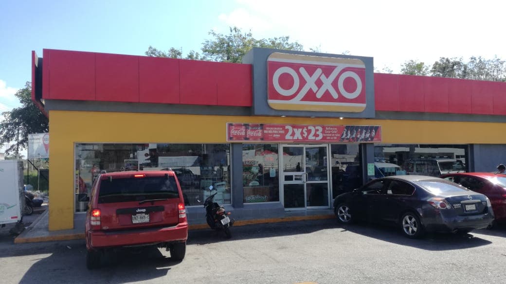 Mujer no se deja asaltar frente a sujeto armado en Playa