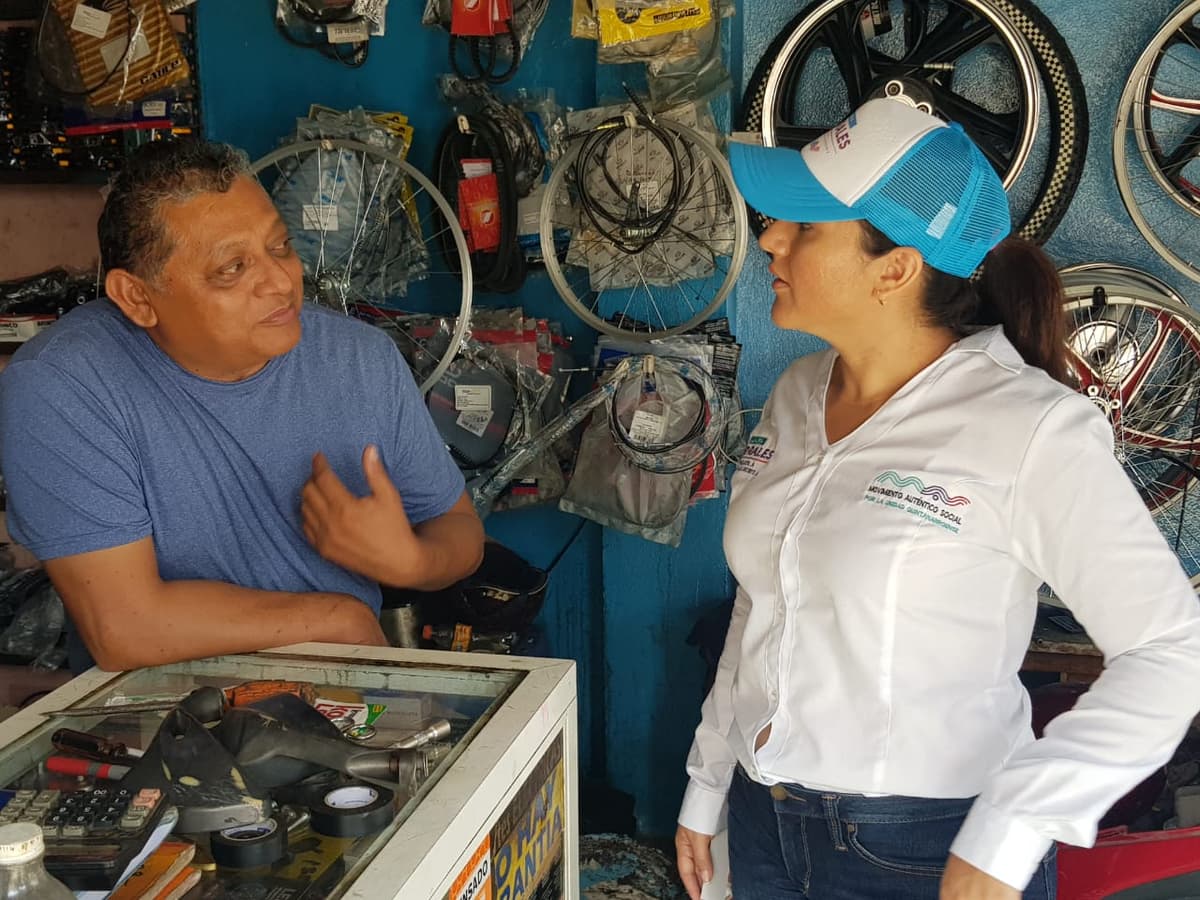 Laura Corrales se compromete a tener cercanía con la gente