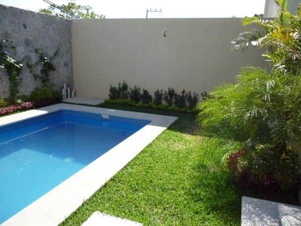 Caen dos niños en alberca; uno muere y uno está en coma