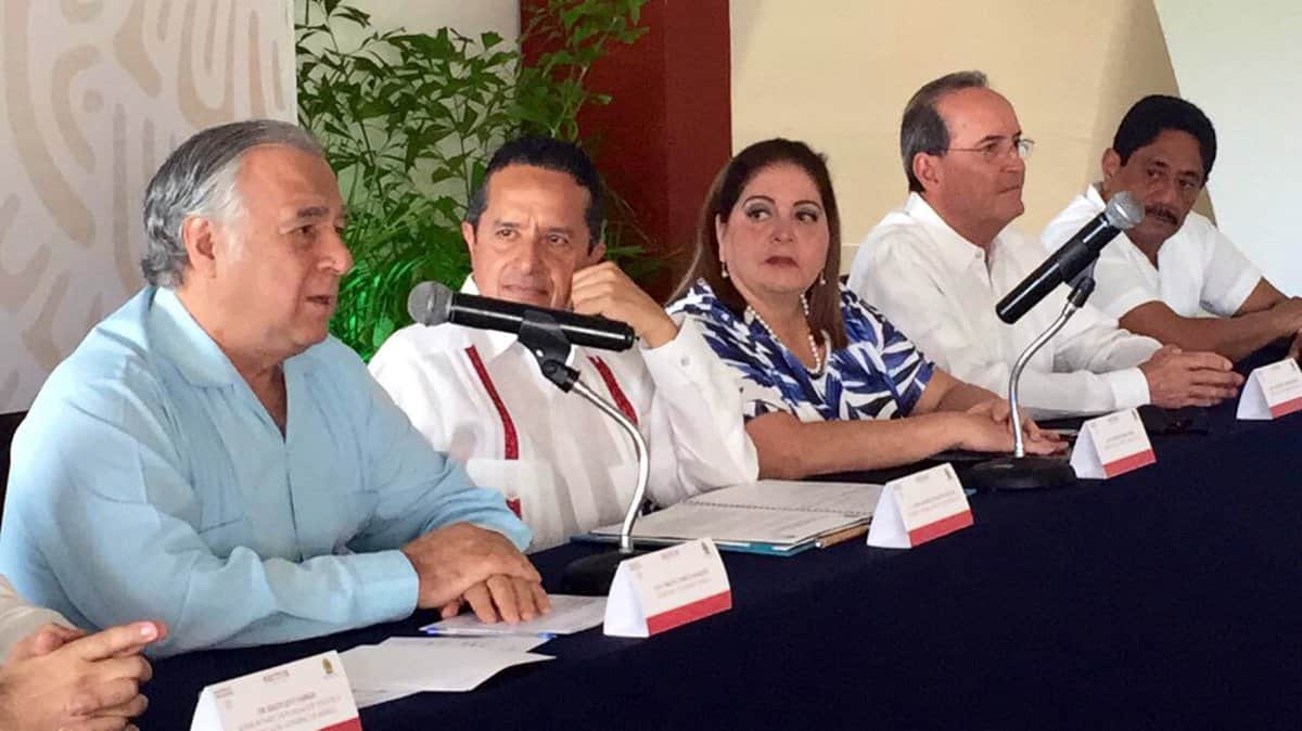 Dan banderazo Torruco y Carlos Joaquín a la llegada de Sectur a Chetumal