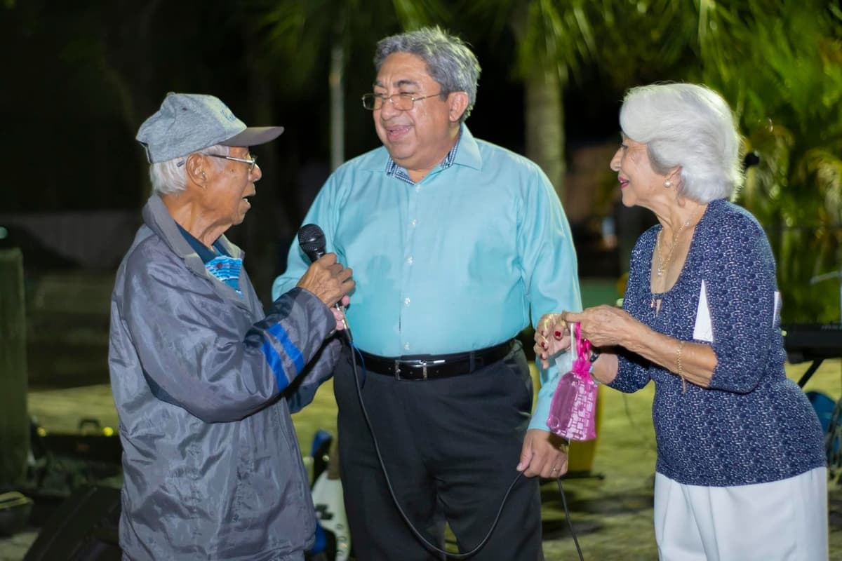 Celebran una edición más del programa “Peña Romántica” en Cozumel