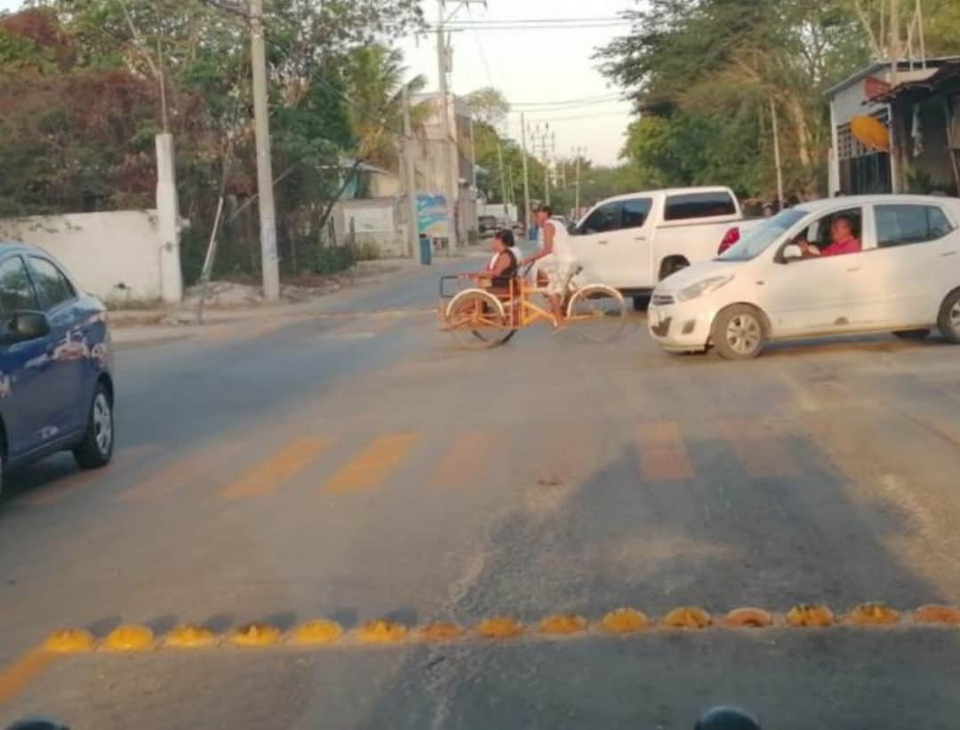 Autoridades de Tulum colocan letreros y topes para mejorar el tránsito vehicular