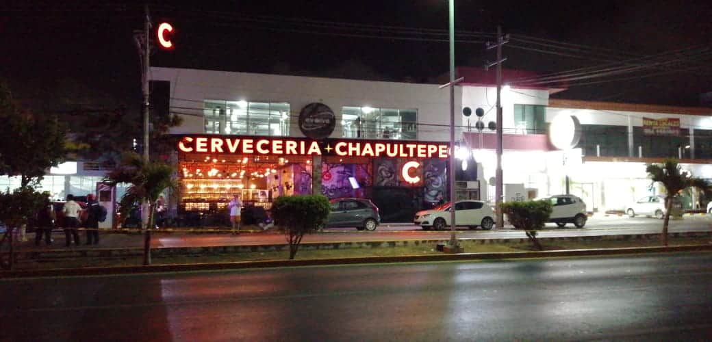 Comando armado ataca cervecería Chapultepec en Playa del Carmen, un muerto y 11 heridos