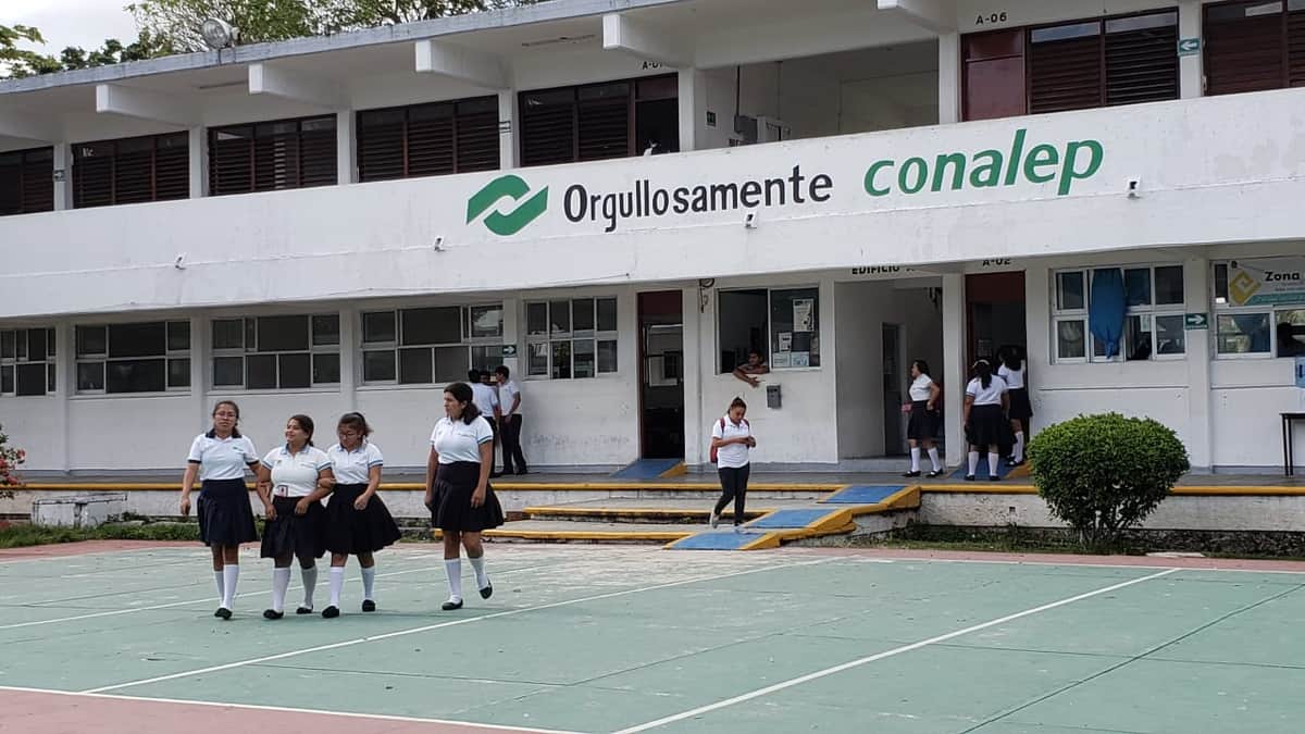 Profesores de Conalep Cozumel simulan salir de excursión para abusar de alumnas