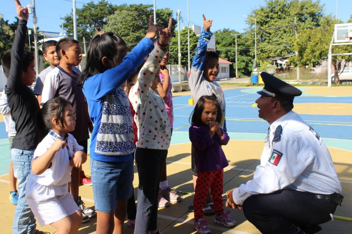 Policía de Solidaridad imparte cursos a niños y jóvenes para prevenir el delito