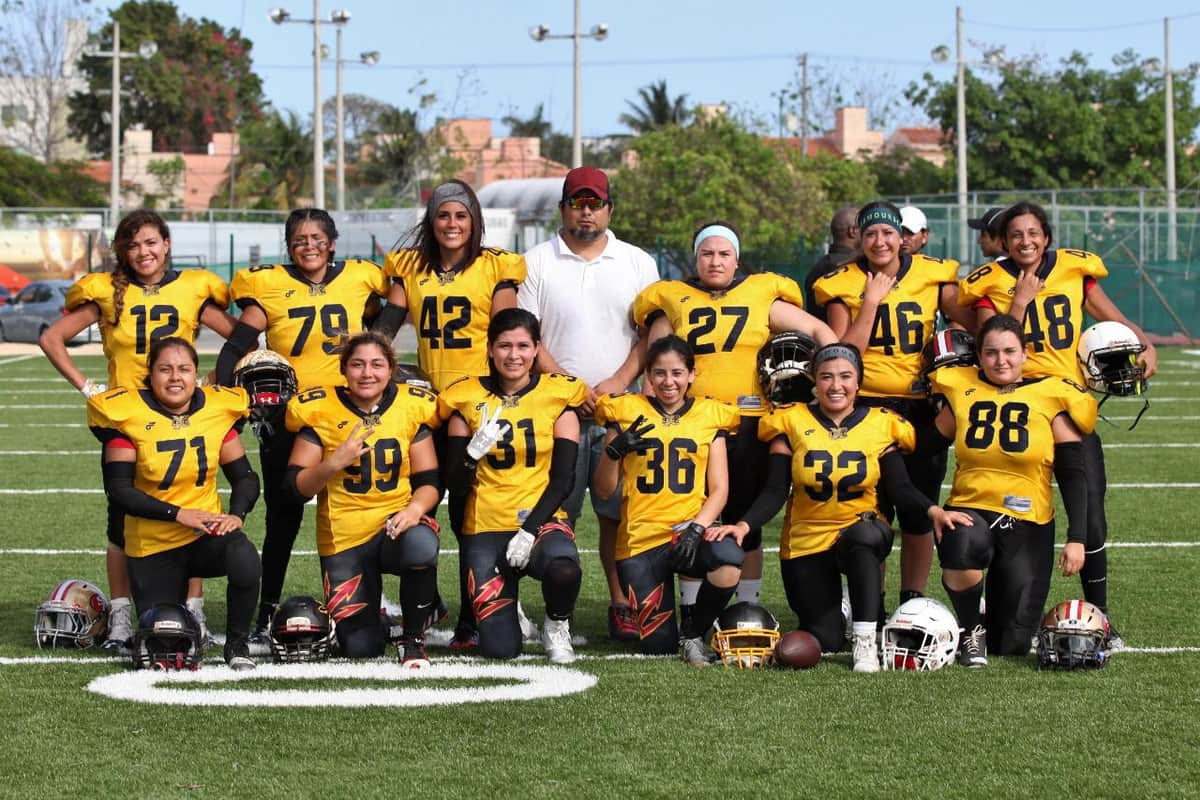 Canadá y México juegan amistoso en Liga de Futbol Americano en Bikini
