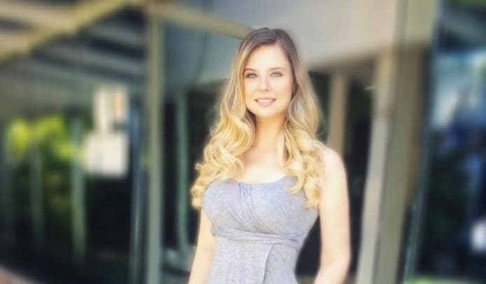 Dan de baja a maestra que seleccionaba víctimas de cura violador en Cancún