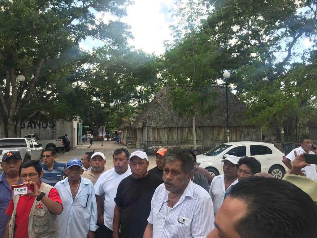 Galleros de la zona maya hacen frente común