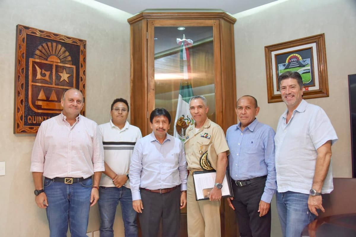 Víctor Mas Tah se reúne con representante de Marina para tratar el tema del sargazo