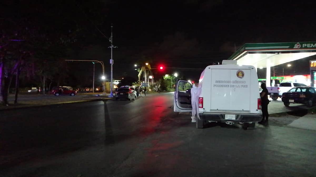 Hieren a balazos a policía estatal en Cancún; hay otros dos heridos