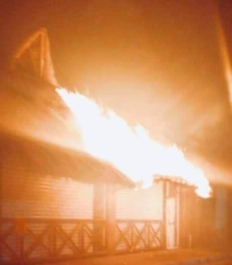 Se incendia palapa del restaurante La Barracuda en Playa del Carmen
