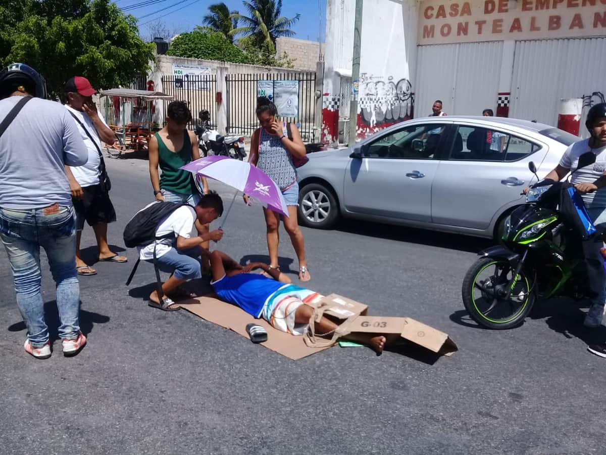 Imprudente taxista provoca accidente contra un motociclista