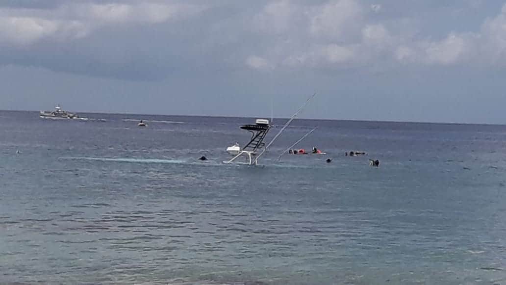 Salvan vidas tripulantes de un navío que se hundió en Cozumel