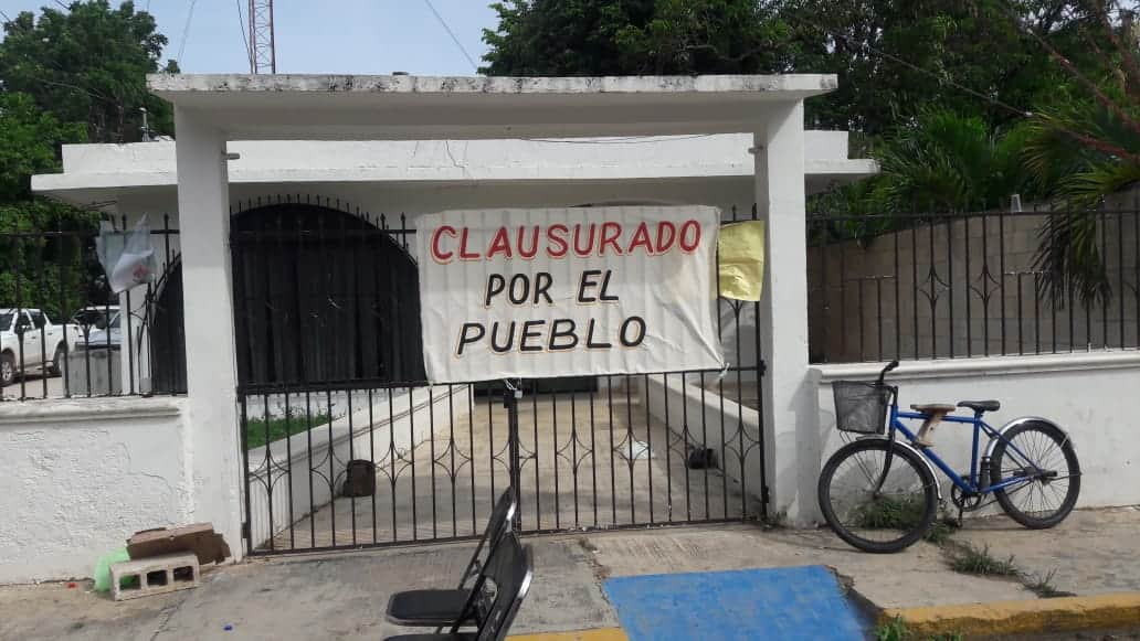 Se levantan los mayas de Quintana Roo contra cobros excesivos de CFE y la clausuran