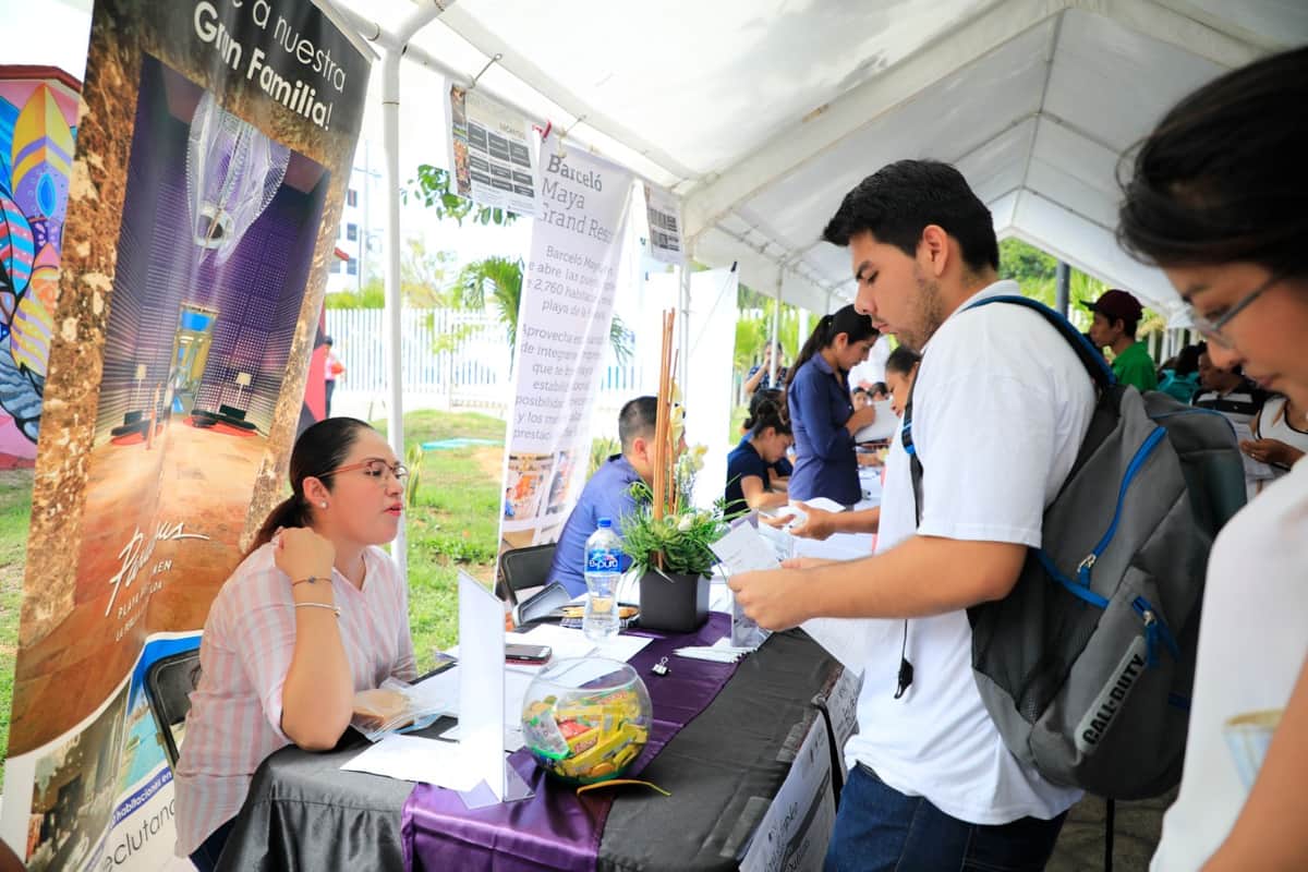 Ofertan mil 500 vacantes en Feria del Empleo de Solidaridad