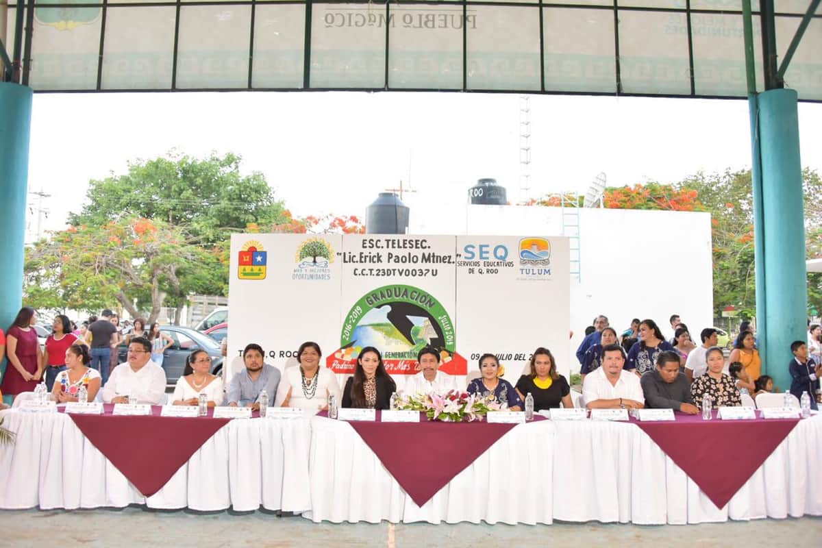 Víctor Mas asiste como padrino de la escuela telesecundaria “Erick Paolo Martínez”