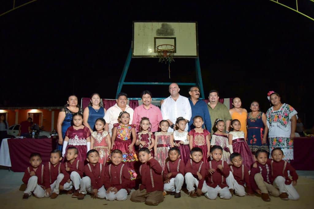 Víctor Mas acude a graduación de la Escuela Preescolar Indígena “Doroteo Arango” de Cobá