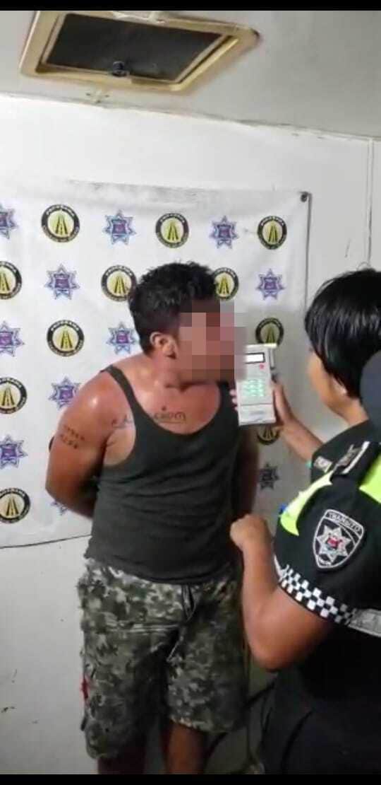 Padre irresponsable arriesga a sus hijos y lo detienen en alcoholimetro