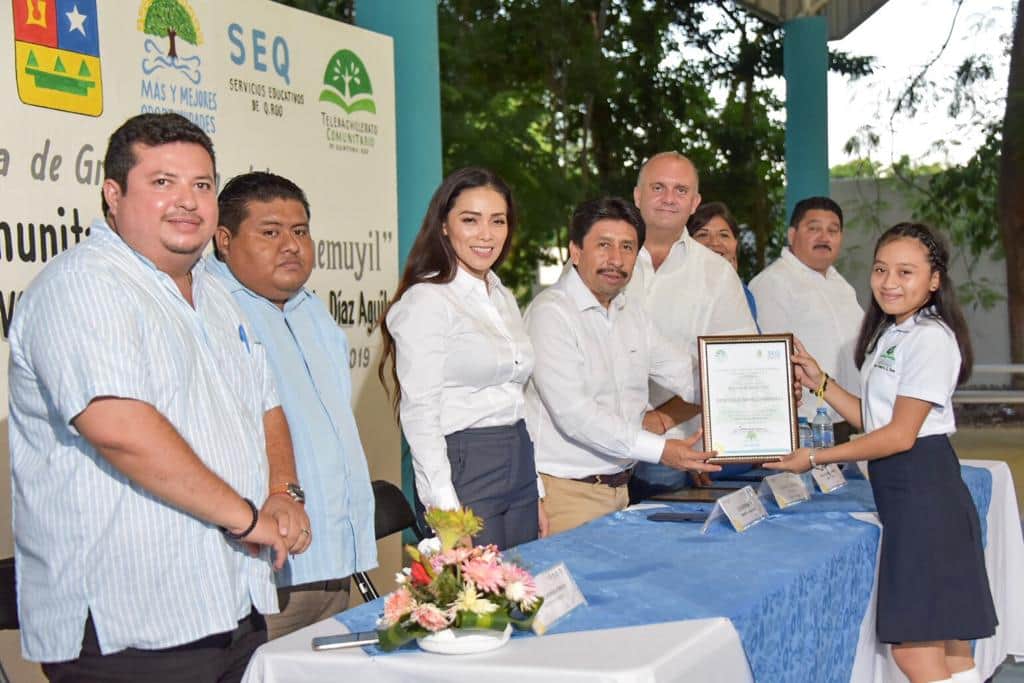 Víctor Mas impulsará la educación para que estudiantes continúen su carrera profesional