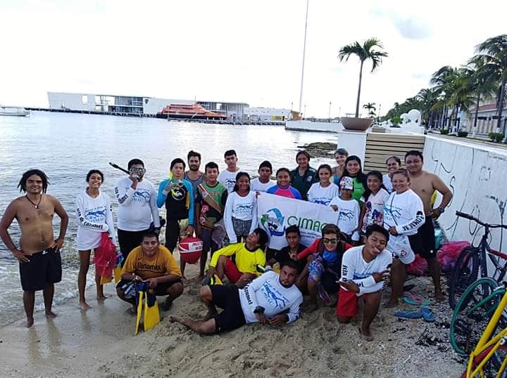 CIMAC realiza limpieza de playas en Cozumel