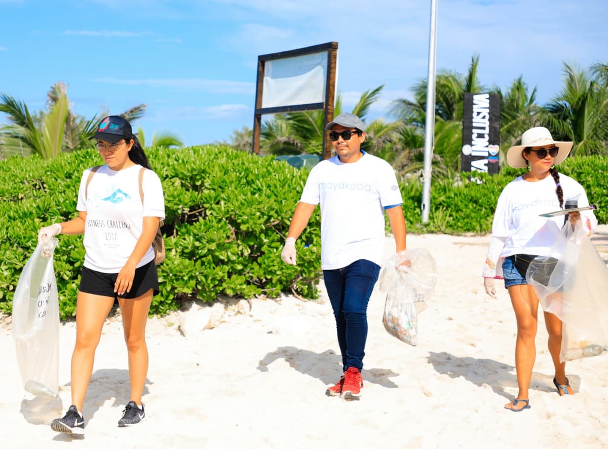 Autoridades y sociedad civil limpian las playas de Solidaridad