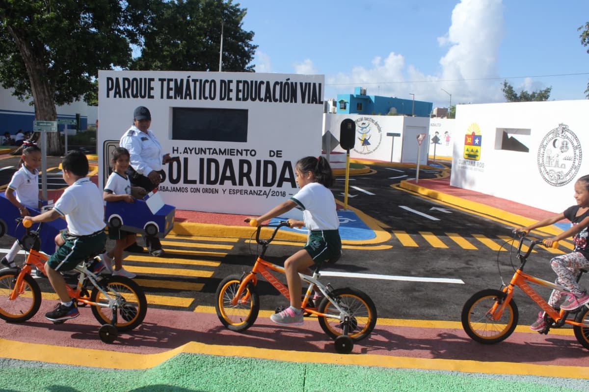 Estudiantes de Solidaridad aprenden de educación vial en parque temático de Tránsito