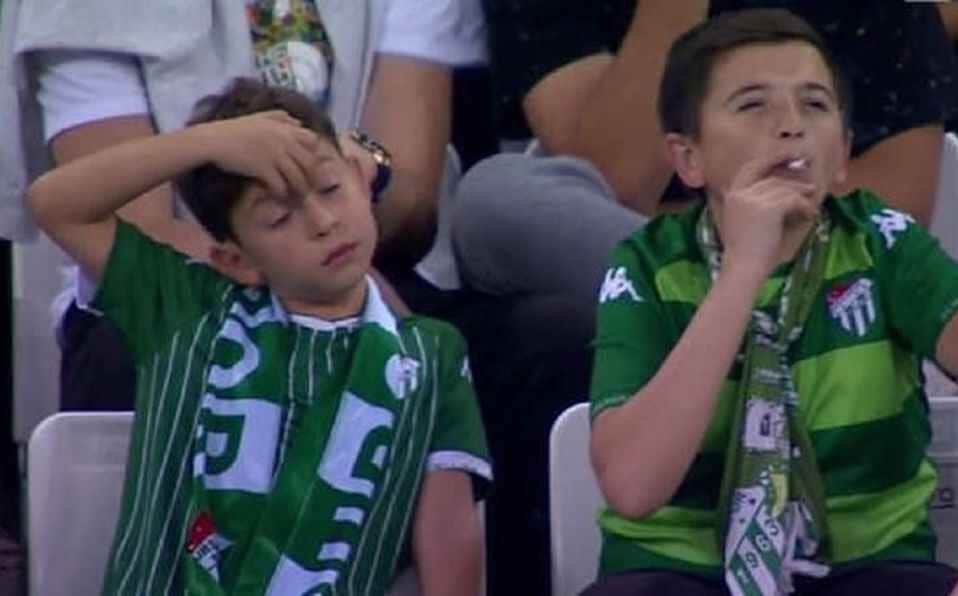 El misterioso caso del 'niño' fumador