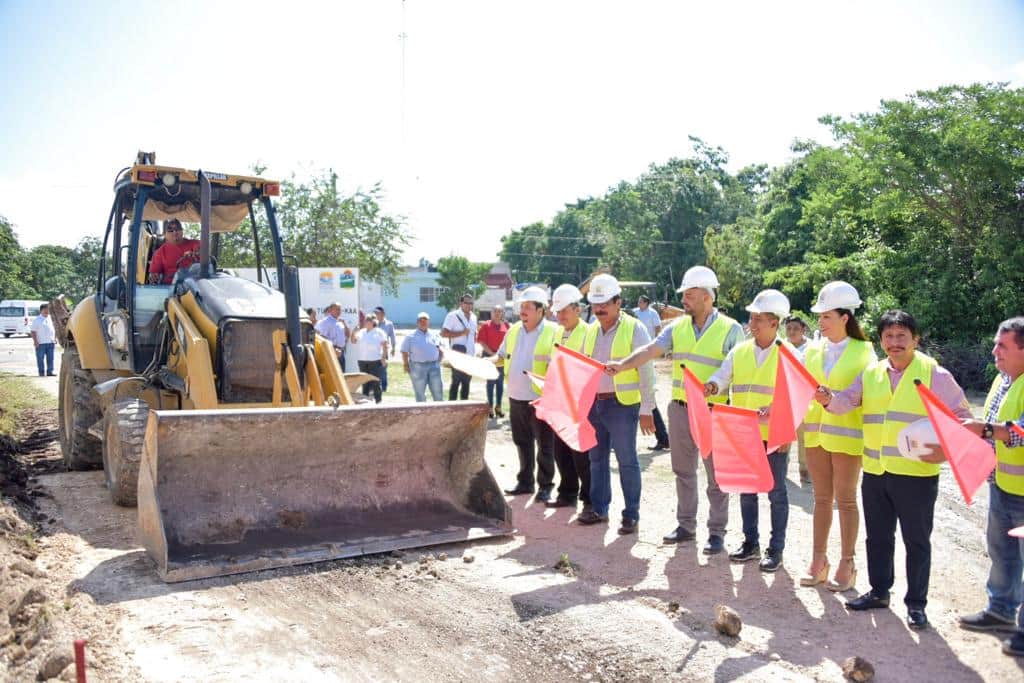 Inicia pavimentación de calles en la colonia Tumben Káh