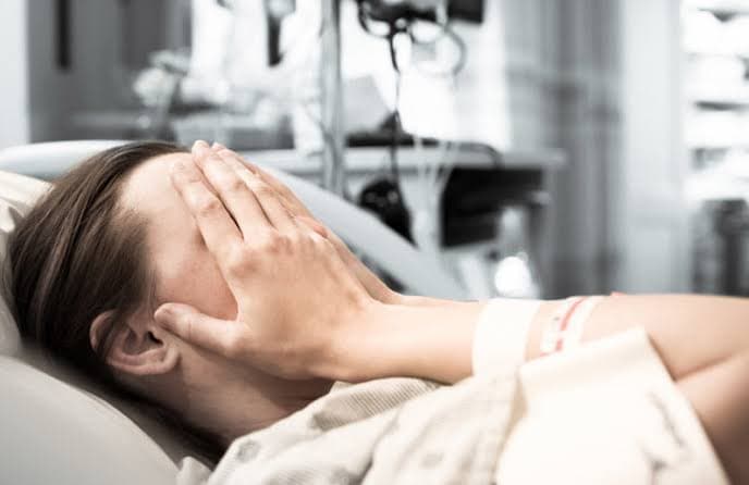 Le arrancan el útero en lugar de la placenta durante parto