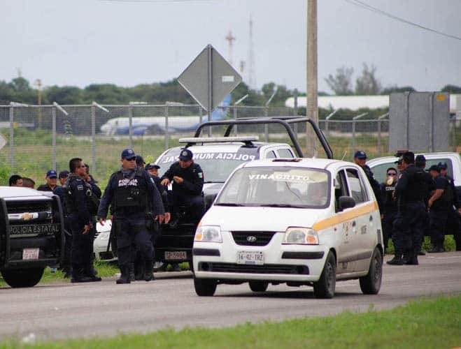 Líder taxista advierte peligros al abordar sus propios vehículos