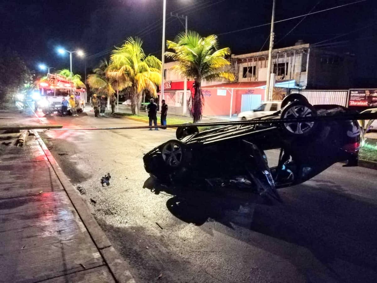 Conductor se da a la fuga luego de aparatosa volcadura