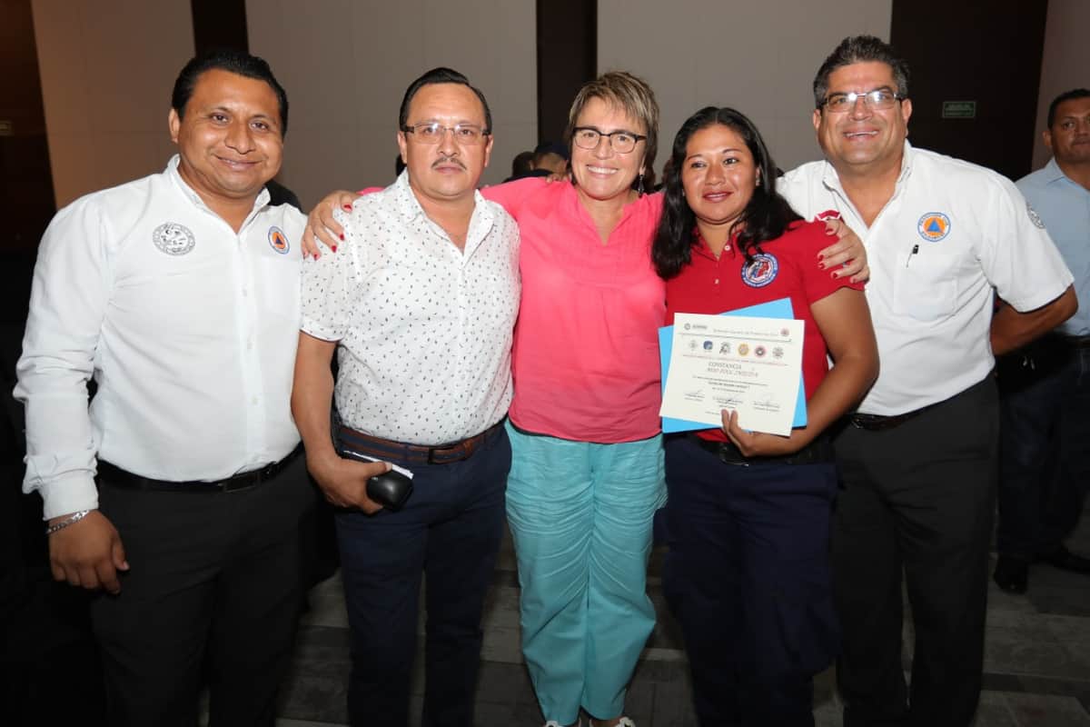 Entregan reconocimiento a bomberos de Solidaridad por su capacitación en la academia