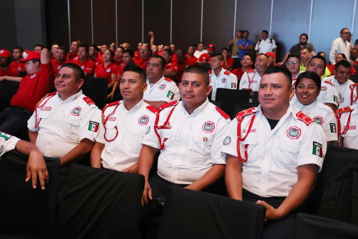 Bomberos toman curso de profesionalización en Solidaridad