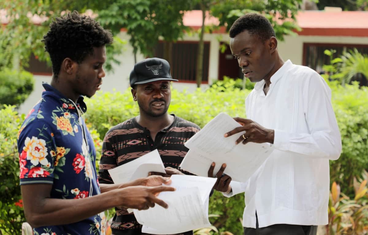 Llegan migrantes a Puerto Aventuras como parte del programa de apoyo federal