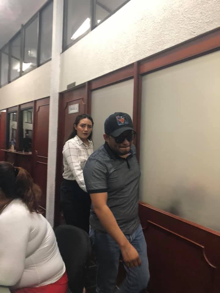 Síndico morenista de Playa del Carmen de nuevo es cachado en horario laboral, acompañado a su novia al Congreso