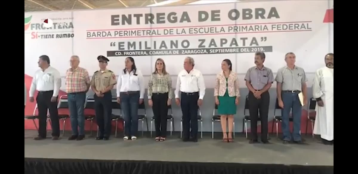 Profesor confunde el juramento de la Bandera con el Padre Nuestro