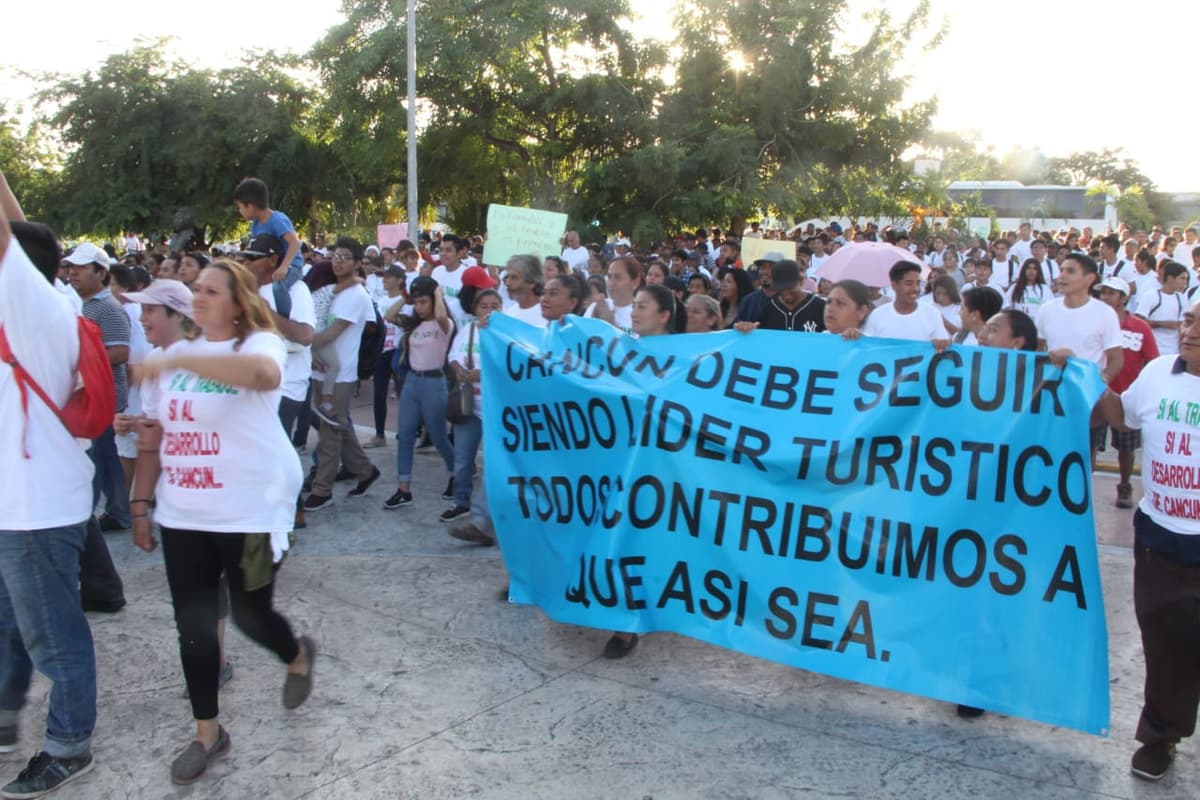 Irrumpen sindicatos protesta contra el Grand Island Cancún