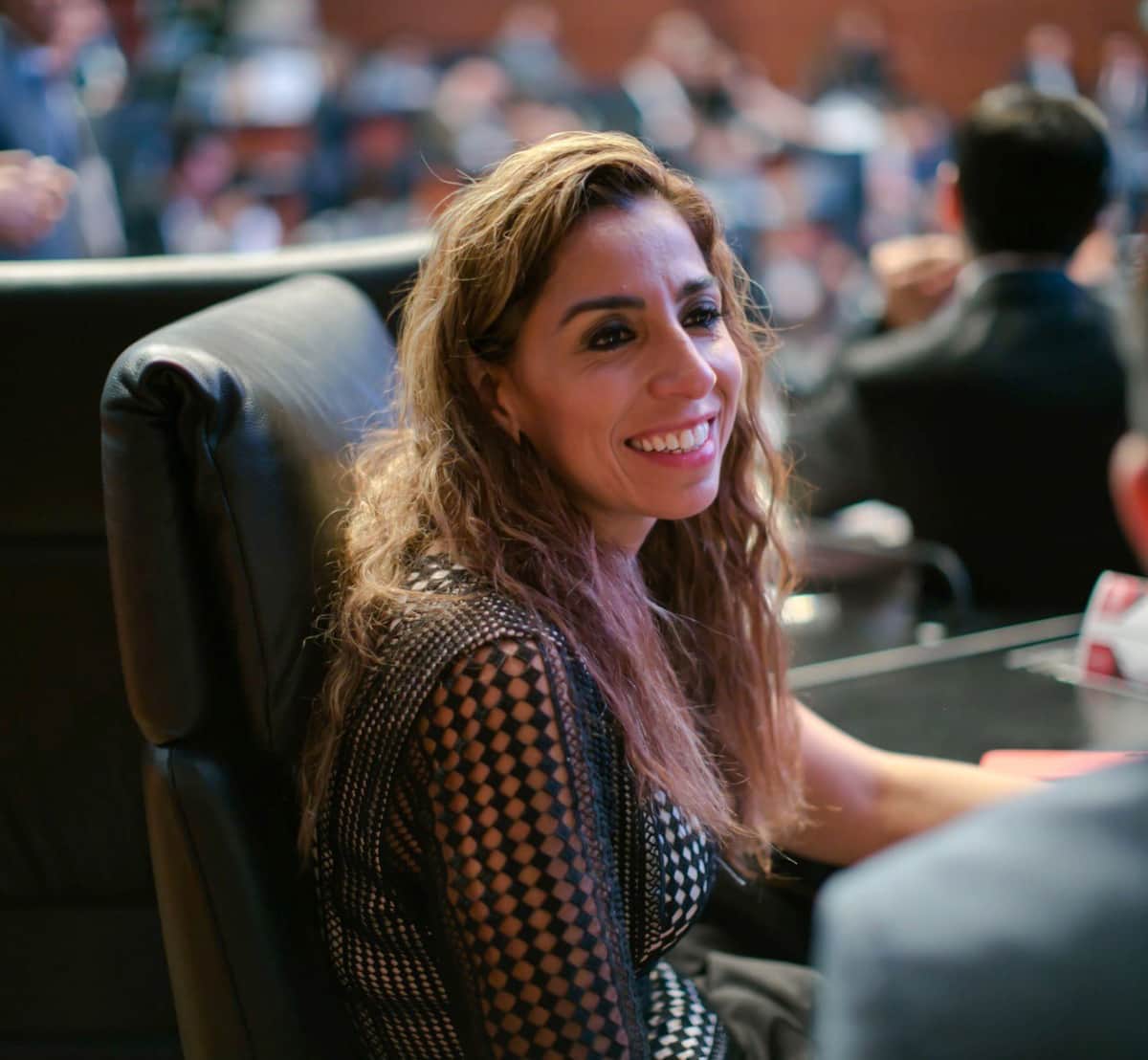 Marybel Villegas vuelve a morderse la lengua, ahora en seguridad