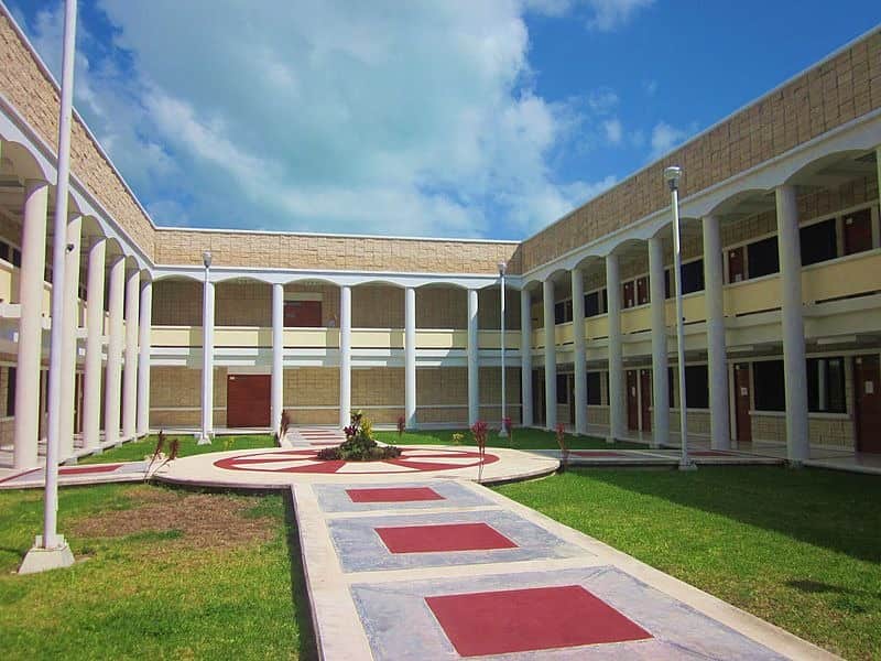 Uqroo basificará a personal de más de 10 años