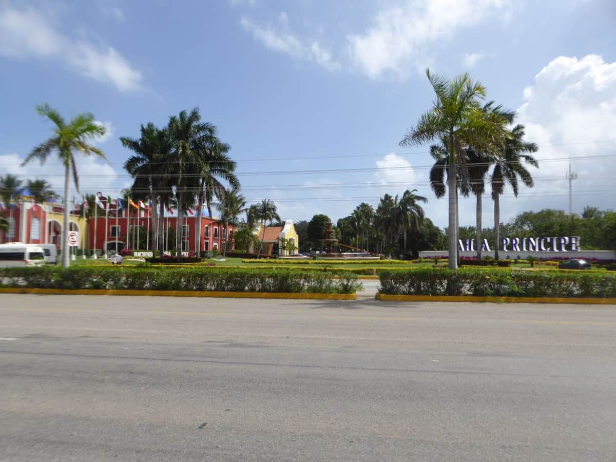 Violan a turista canadiense en hotel Bahía Príncipe de Tulum