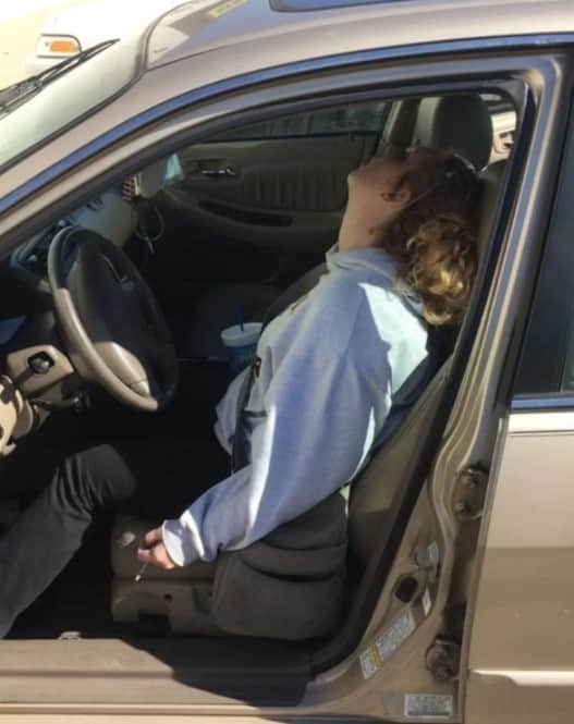 Reaparece 'limpia' la “madre zombie” que se hizo viral