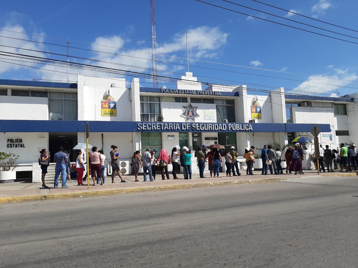 Así están las filas para obtener descuento en licencias en Chetumal