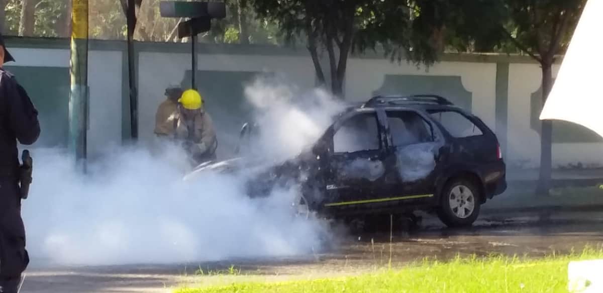 Se incendia un auto en Chetumal