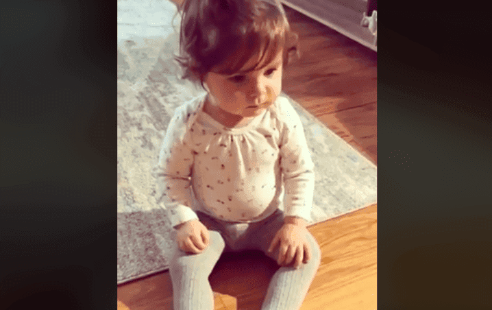 Tierna bebé estalla en cólera y se hace viral por desesperada