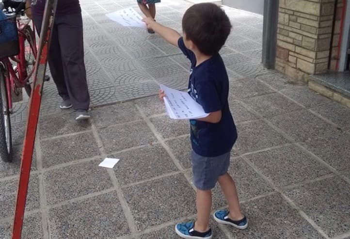 Niño crea campaña para evitar la pirotecnia y ayudar a personas con autismo