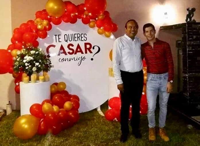 Pide matrimonio a su novio el Secretario particular del alcalde morenista de Chetumal