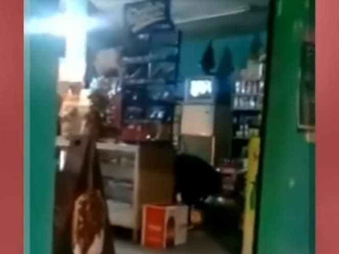 Interna a su hijastra por adicta; ella sale y lo apuñala