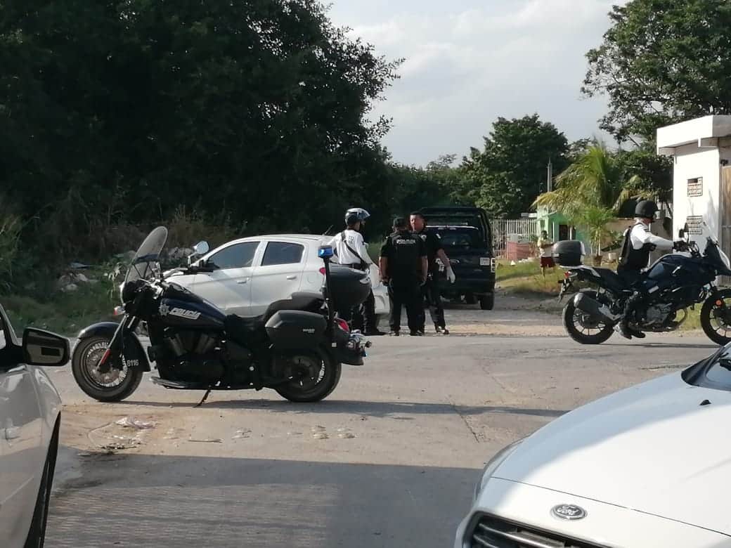 Detienen policías municipales a asaltantes armados en Playa, tras balacera